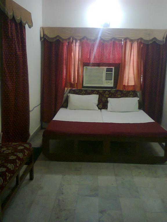 Aditya Palace Agra  Eksteriør billede