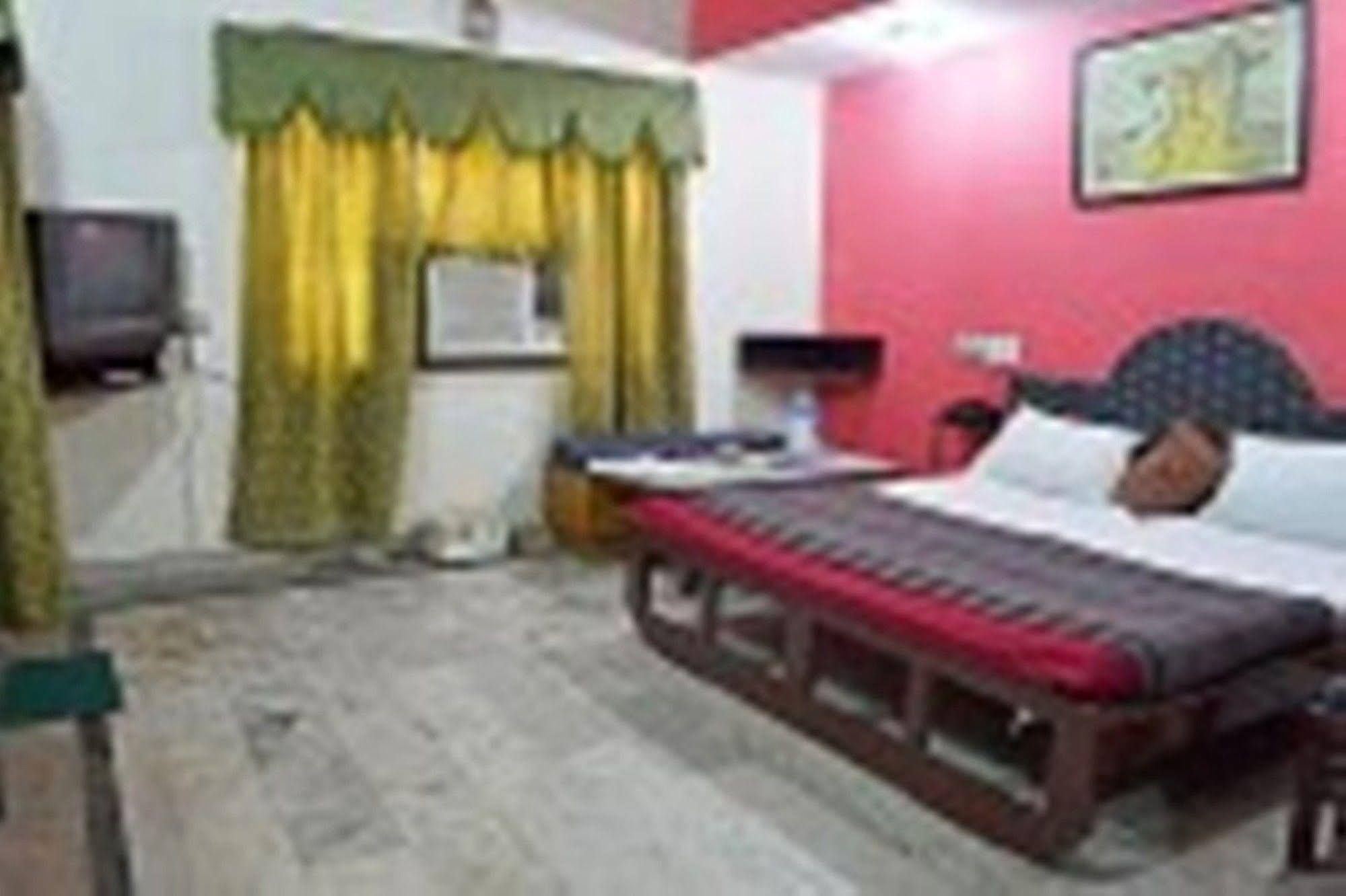 Aditya Palace Agra  Eksteriør billede